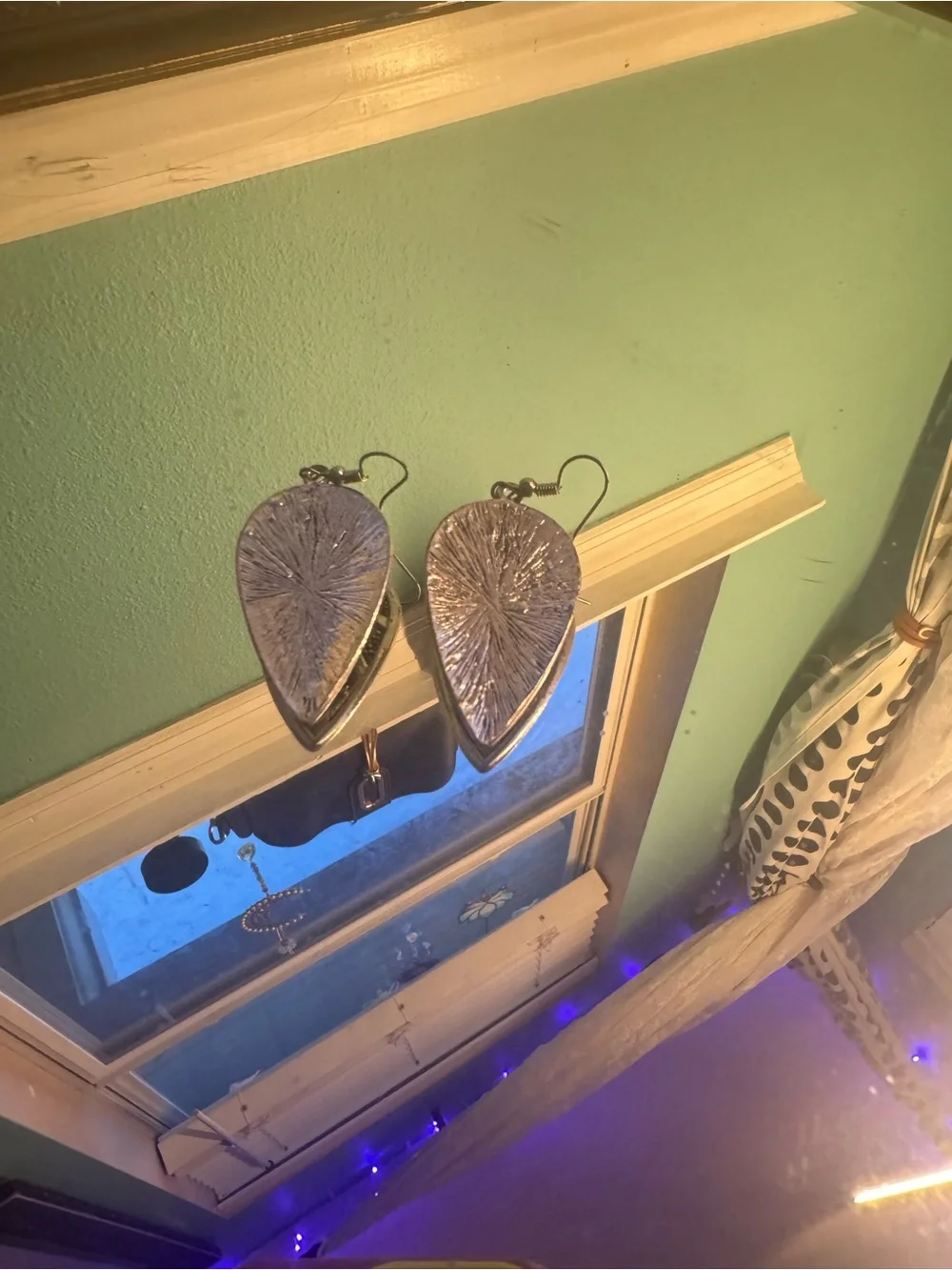 Teardrop silver and black earrings